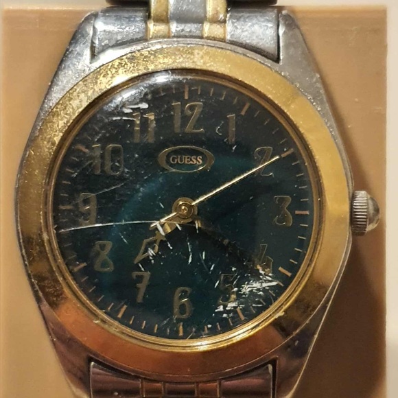 🦋10/$20🦋 Guess Silver/Goldtone Stainless Steel Women's Watch w/Green Dial - Picture 1 of 4